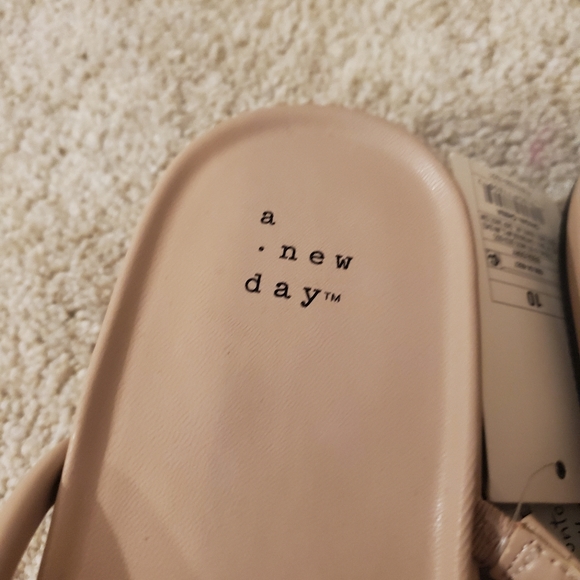 Slide in sandals - Picture 3 of 12